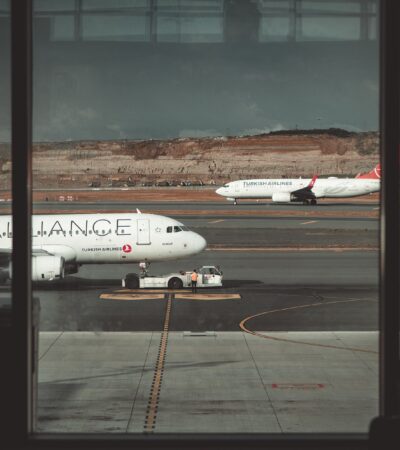 Is it worth becoming a Citi / AAdvantage Executive authorized user for Admirals Club access? - Photo by Yaşar Başkurt on Pexels