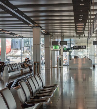 Southwest to Launch ‘At Least’ 11 Airport Lounges in Chase Partnership - Photo by Tiago Alvar on Pexels