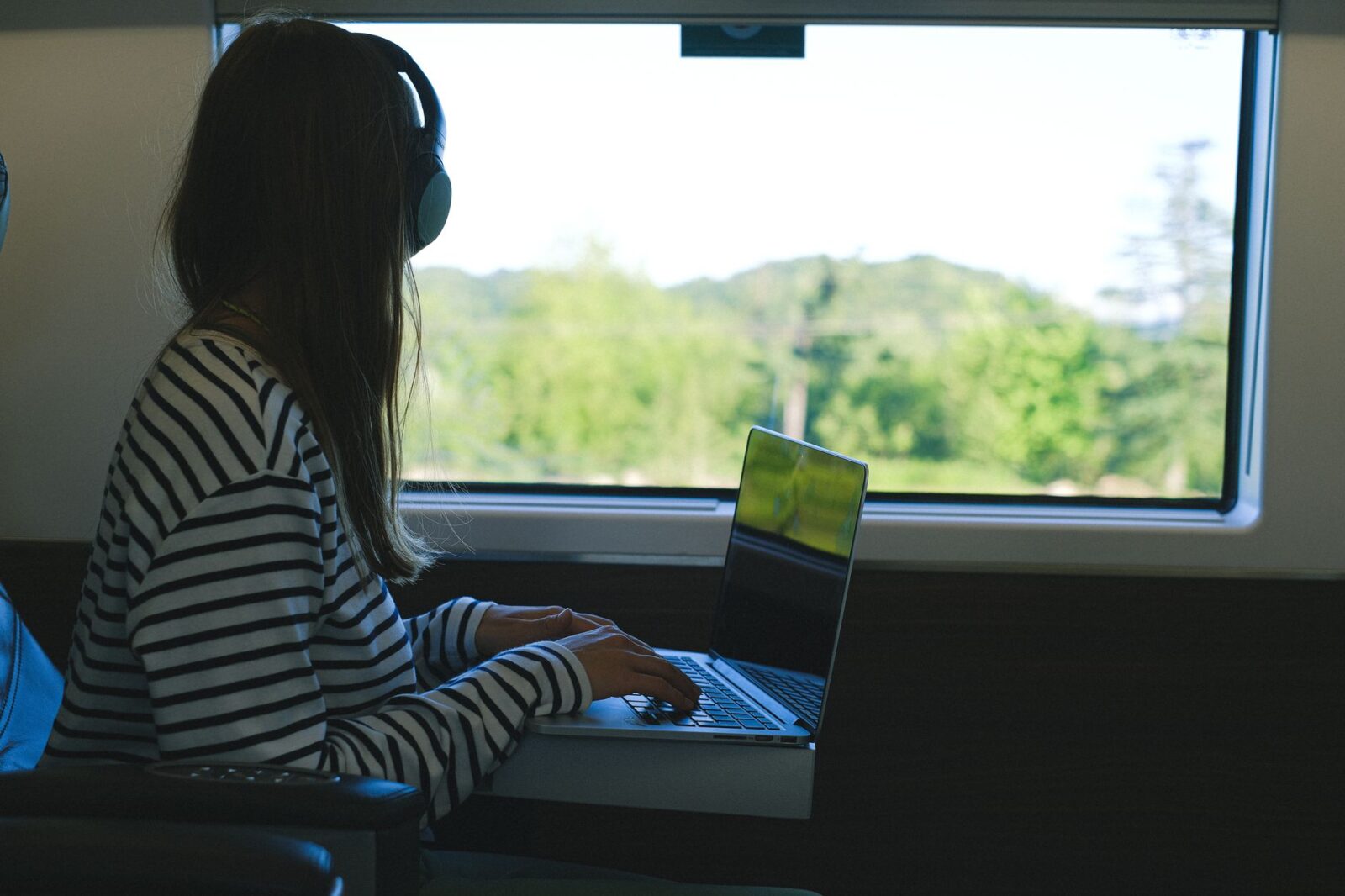 best cheap flights - Photo by Anna Shvets on Pexels