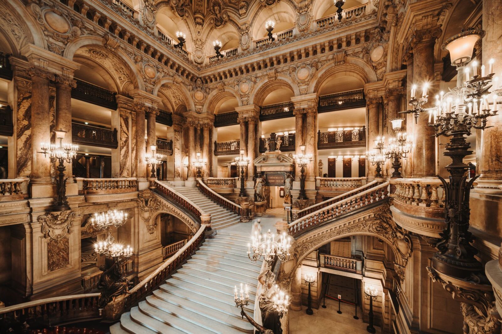 best hotels in paris - Photo by Masood Aslami on Pexels