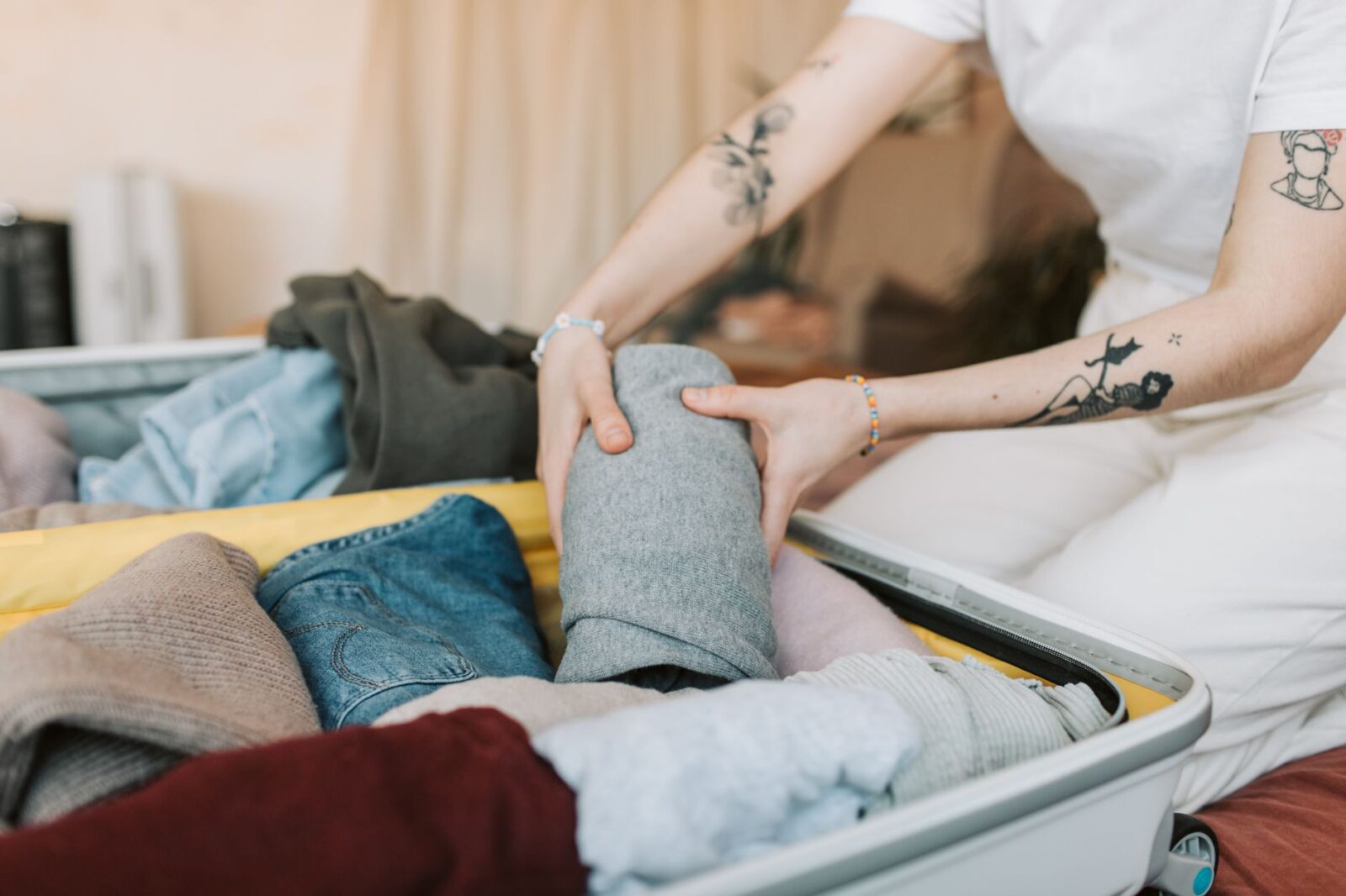 I Tried Rag & Bone’s Viral Sweatpants Jeans—Here’s Why I Love Them for Travel - Photo by Vlada Karpovich on Pexels