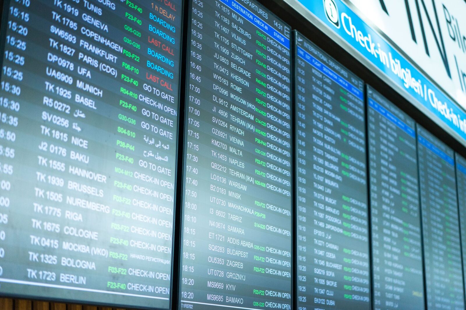 air canada travel advisory - Photo by Atlantic Ambience on Pexels