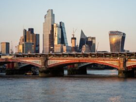 cheap flights london - Photo by Artem Zhukov on Pexels