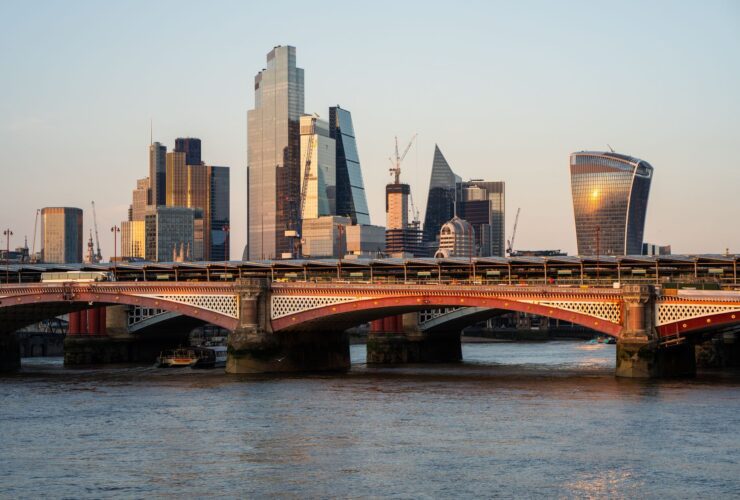 cheap flights london - Photo by Artem Zhukov on Pexels