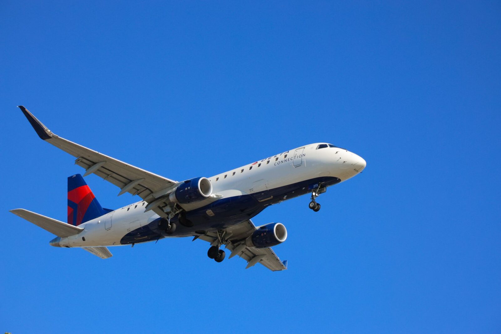 Delta and Amex GBT Test One-Click Status Enrollment for Corporate Travelers - Photo by Ant Armada on Pexels