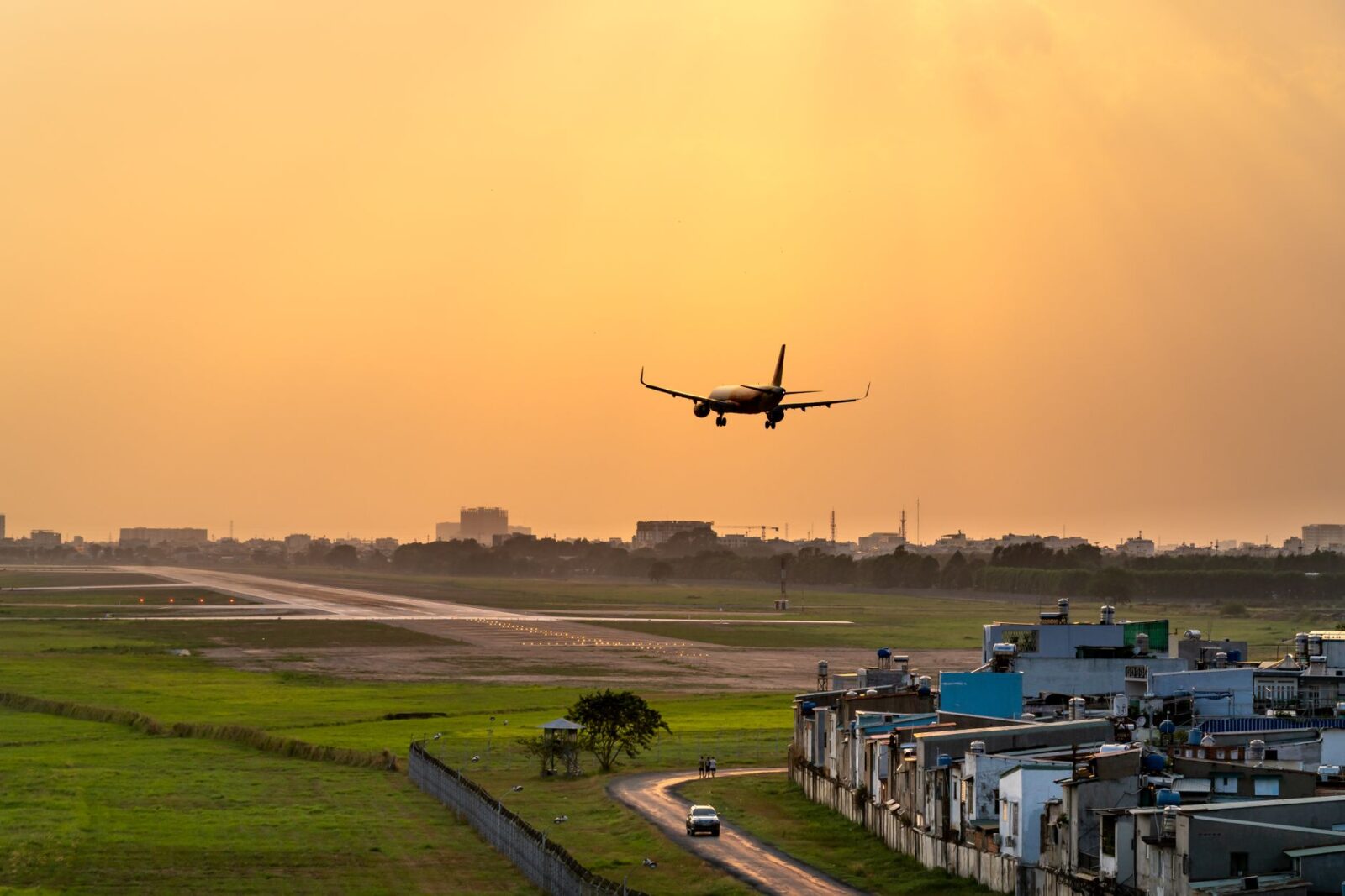 Burbank Airport Is LA's Best-Kept Secret—and It Just Got Even Better - Photo by Quang Nguyen Vinh on Pexels
