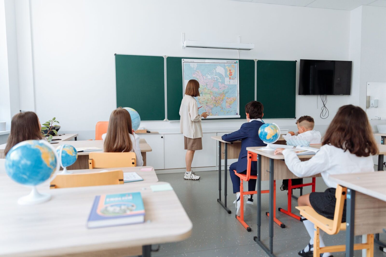 Canada is supporting new projects to promote Francophone immigration and strengthen Francophone minority communities - Photo by Thirdman on Pexels